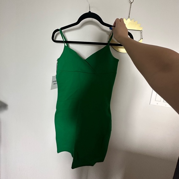 NEW WITH TAG ARITZIA DRESS - Picture 2 of 3